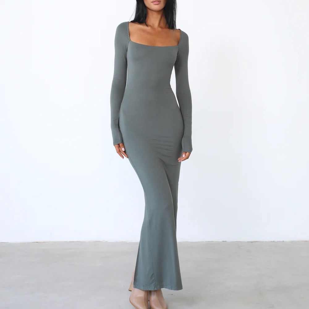 *NEW WITH TAGS* Long Sleeve Square Neck Top